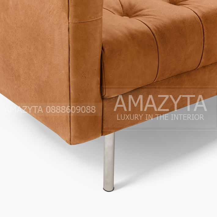 Cận cảnh chân ghế và phần đệm ghế của sofa tân cổ