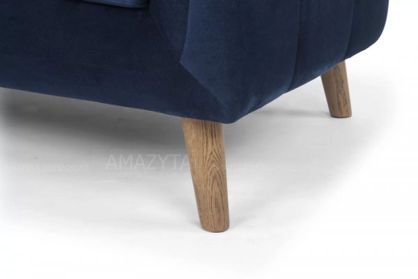 Chân ghế làm từ gỗ với độ cao vừa phải không quá cao hay thấp