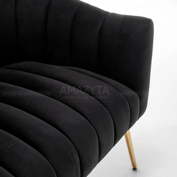 Vỏ bọc ghế được làm từ chất vải nhung mịn siêu mềm mại