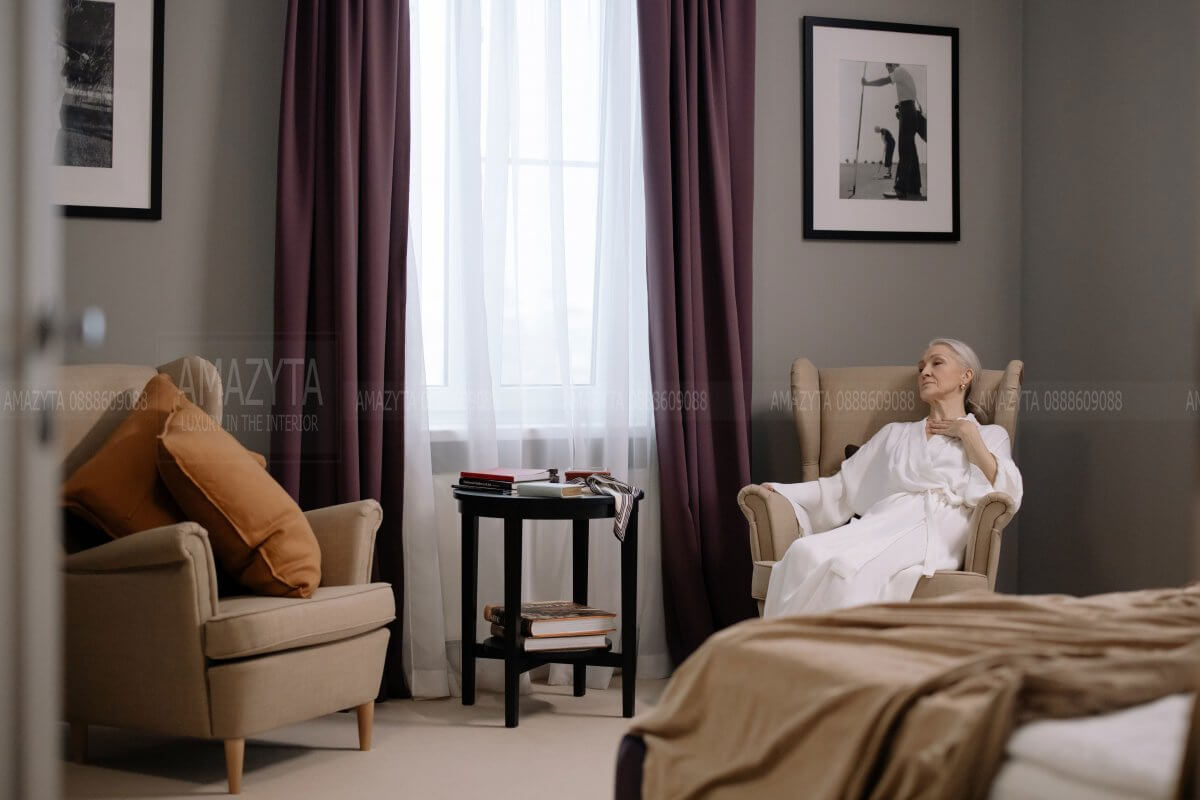 ghế sofa trong phòng ngủ tạo cho bạn một không gian riêng tư