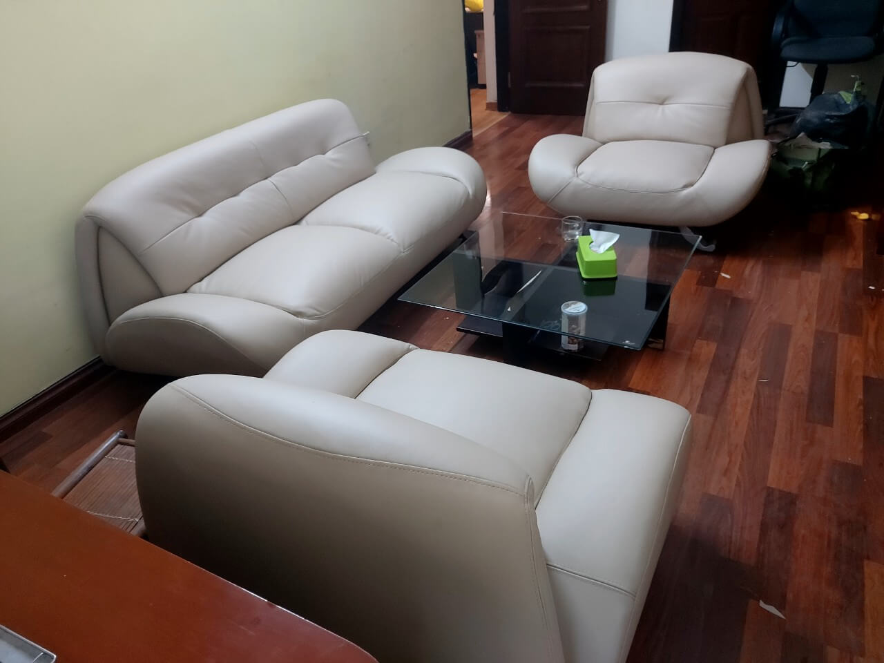 Tại sao chị Hồng bọc lại ghế sofa giá rẻ