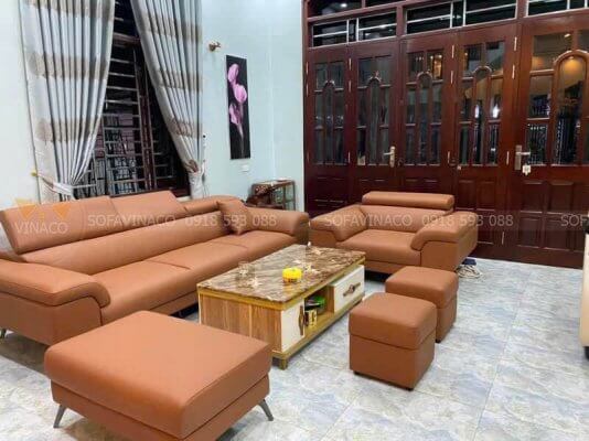 Ghế sofa da bò luôn là điểm nhấn trung tâm phòng khách